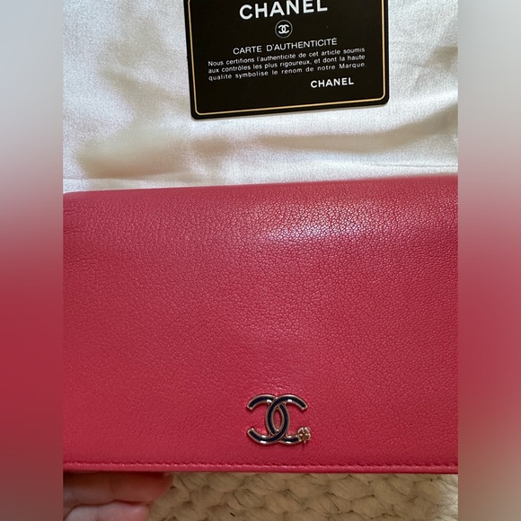 Authentic Chanel Wallet Beautiful Pink Smooth Leather with Identification Card - Picture 3 of 17